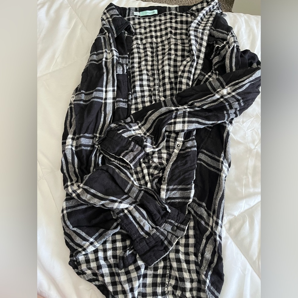 Size Lrg Maurice’s high-low flannel